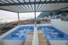 Outdoor-jacuzzi-rooftop